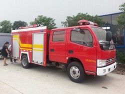 Πυροβόλο νερού πυροσβεστικών οχημάτων Dongfeng 4x2/μίνι πυροσβεστικό όχημα