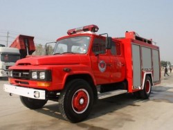 dongfeng κόκκινο φορτηγό προσβολής του πυρός δεξαμενών νερού 5000L