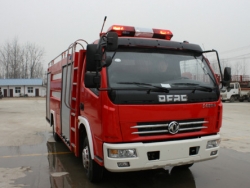 Άμεσο DONGFENG 4X4 φορτηγό δεξαμενών πυρκαγιάς εργοστασίων